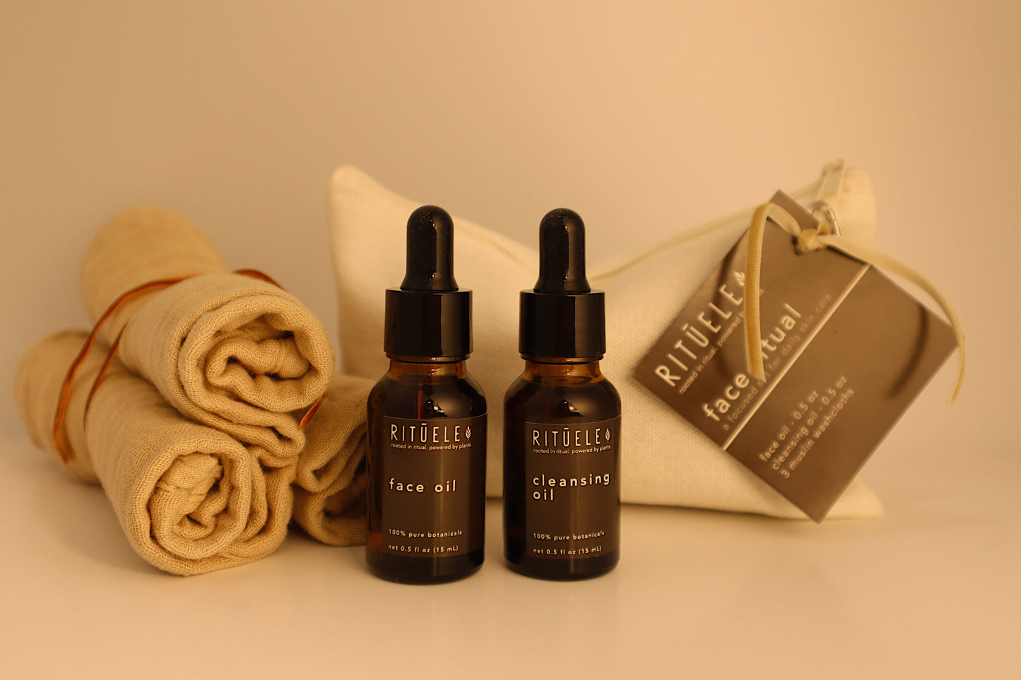 face travel pack with sample face oil, sample cleansing oil and towelettes 