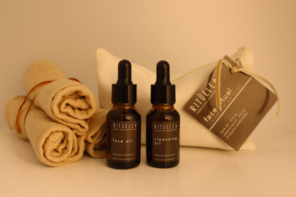 face travel pack with sample face oil, sample cleansing oil and towelettes 